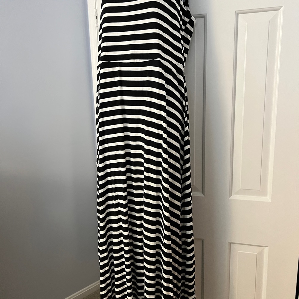 Old Navy Black and White Stretchy Striped Maxi Dress